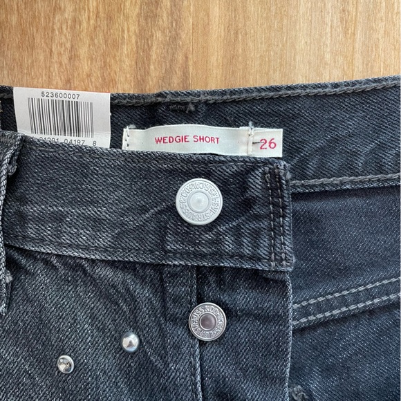 NWT Levi’s Wedgie Short Black Embellished Size 26 - Picture 7 of 11